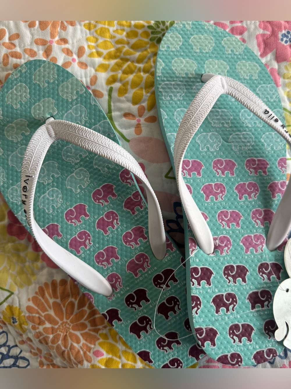 NWT large WOMENS ivory Ella flip flops - Picture 1 of 4